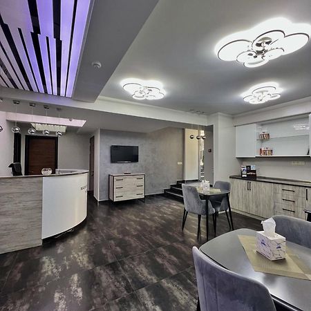 Mashtots Hotel เยเรวาน ภายนอก รูปภาพ
