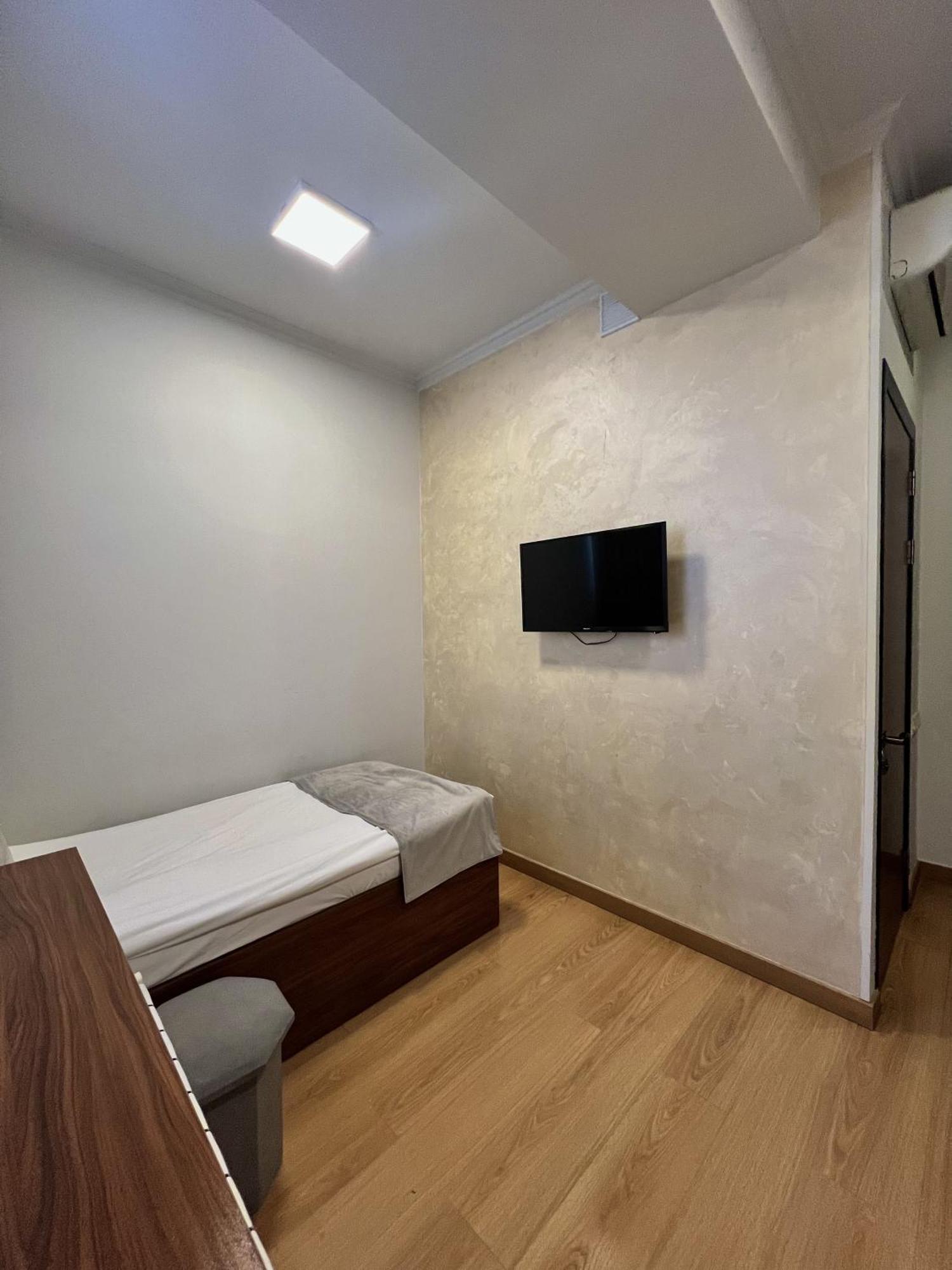 Mashtots Hotel เยเรวาน ภายนอก รูปภาพ