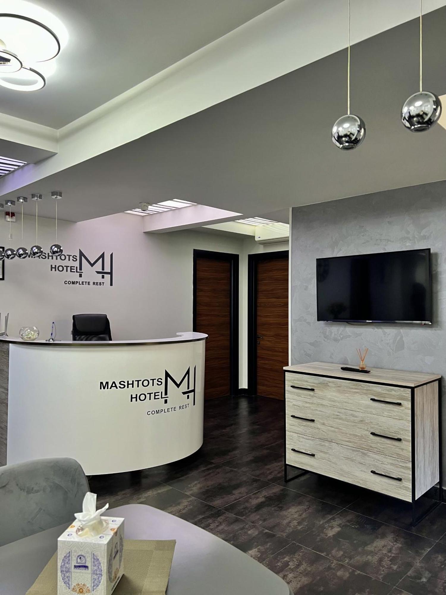 Mashtots Hotel เยเรวาน ภายนอก รูปภาพ