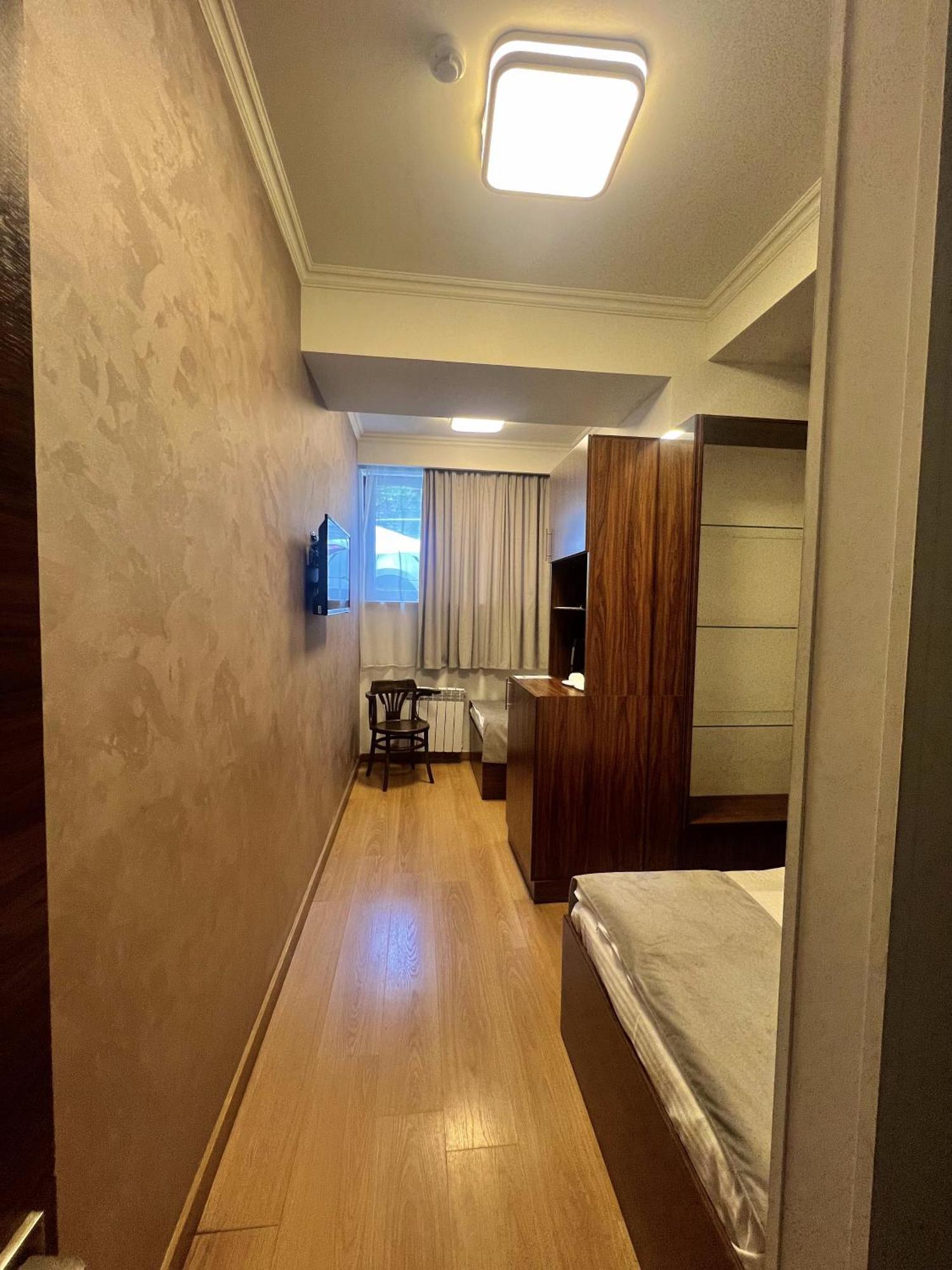 Mashtots Hotel เยเรวาน ภายนอก รูปภาพ