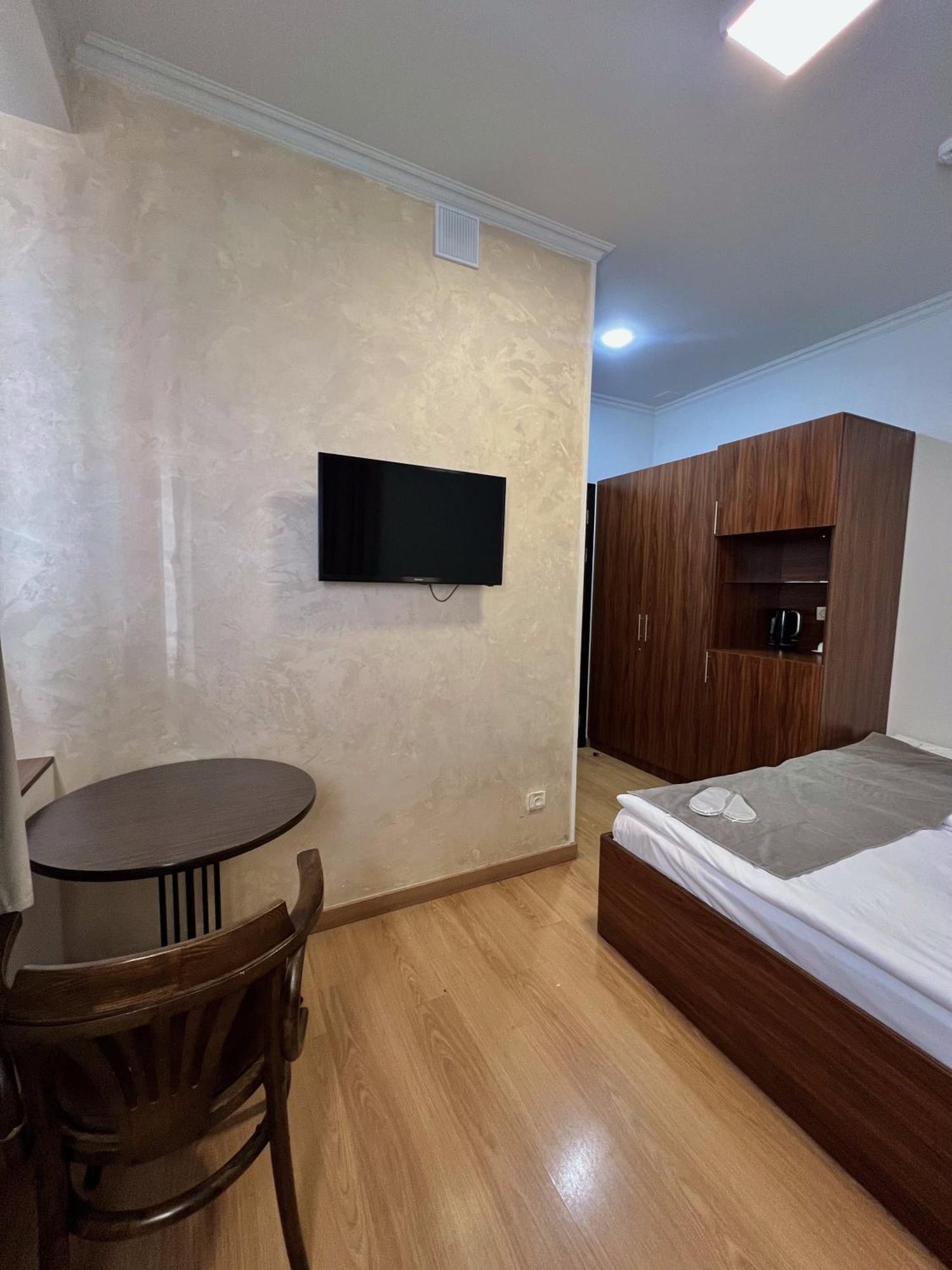 Mashtots Hotel เยเรวาน ภายนอก รูปภาพ