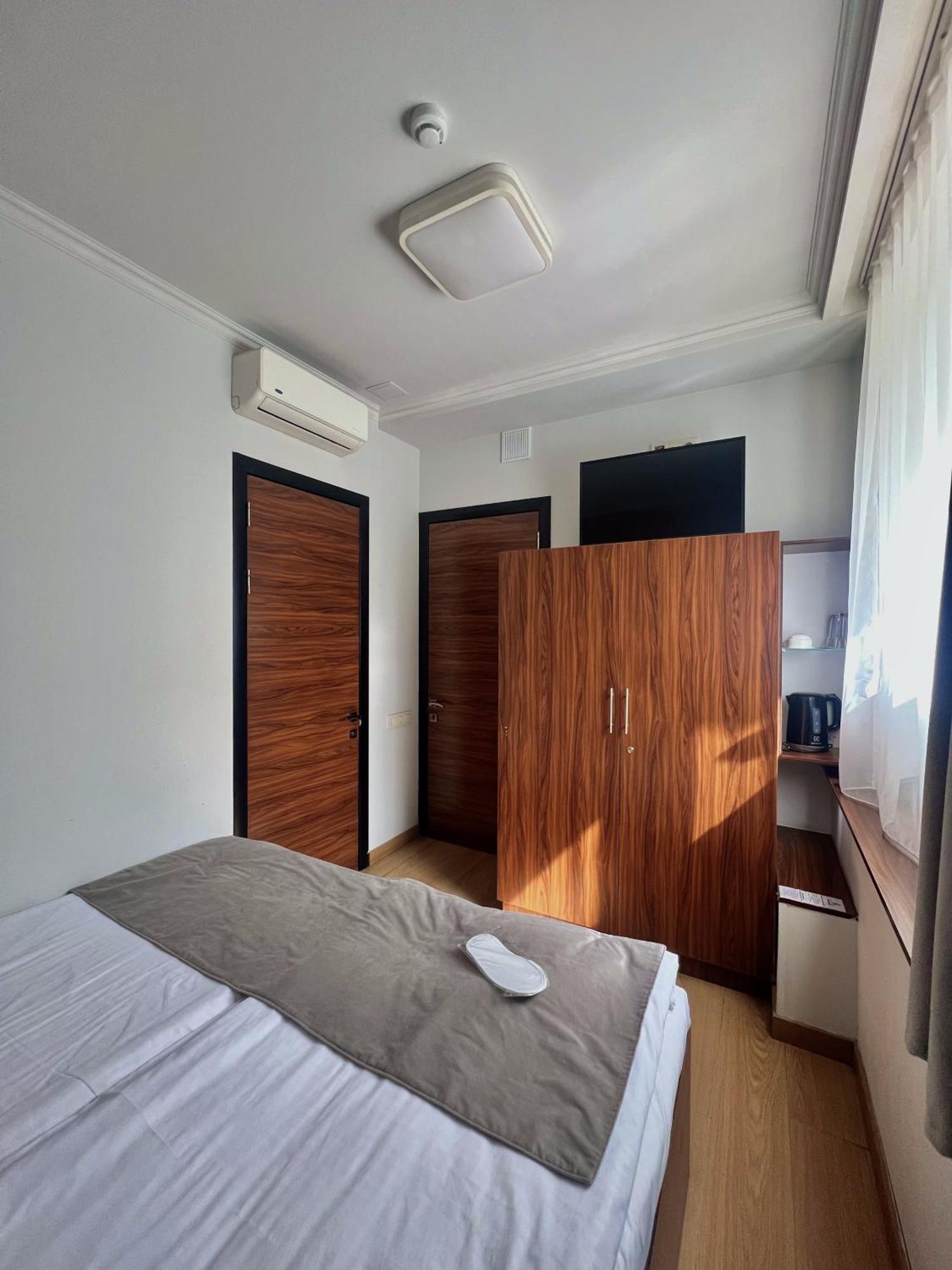 Mashtots Hotel เยเรวาน ภายนอก รูปภาพ