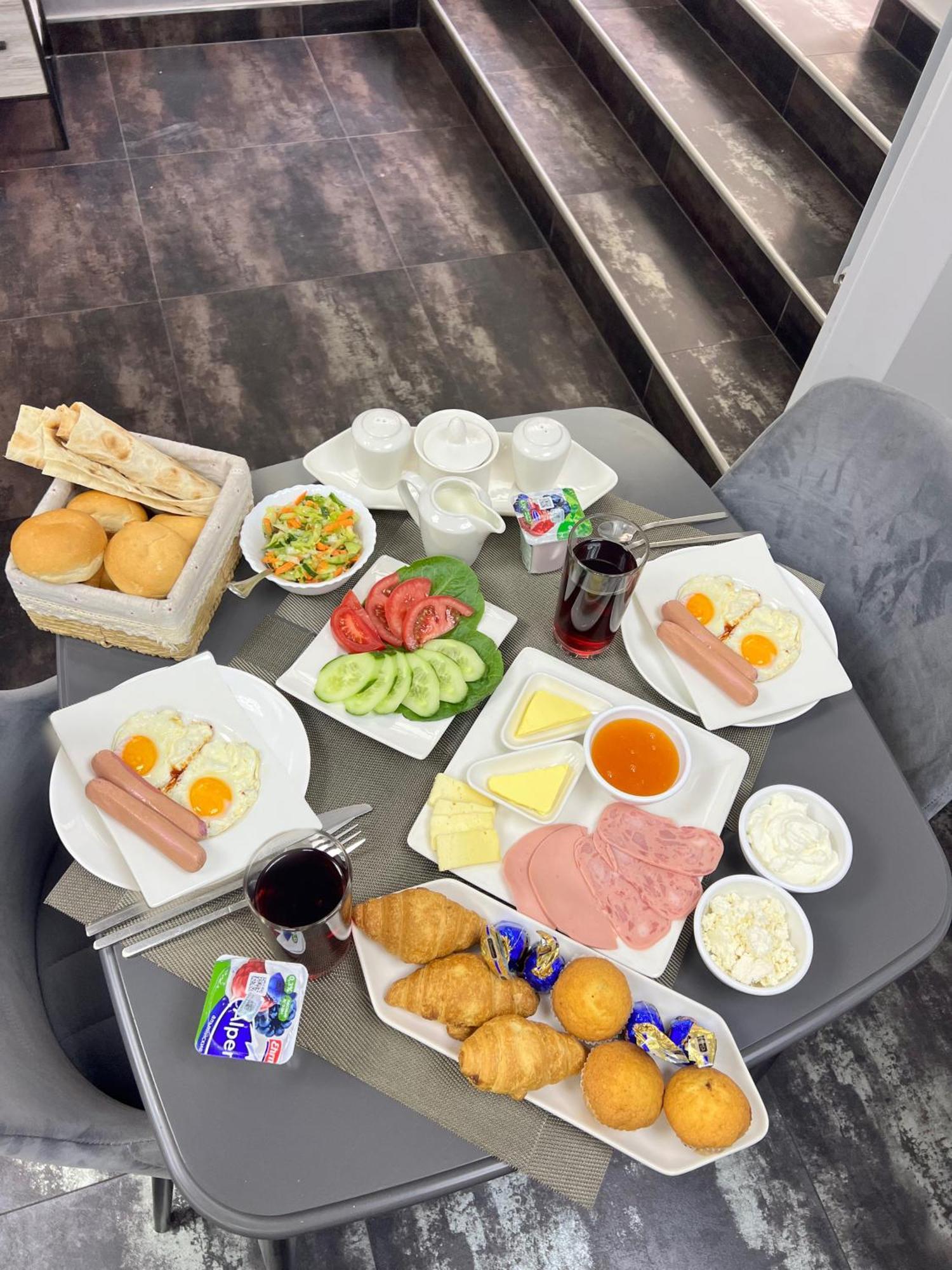 Mashtots Hotel เยเรวาน ภายนอก รูปภาพ