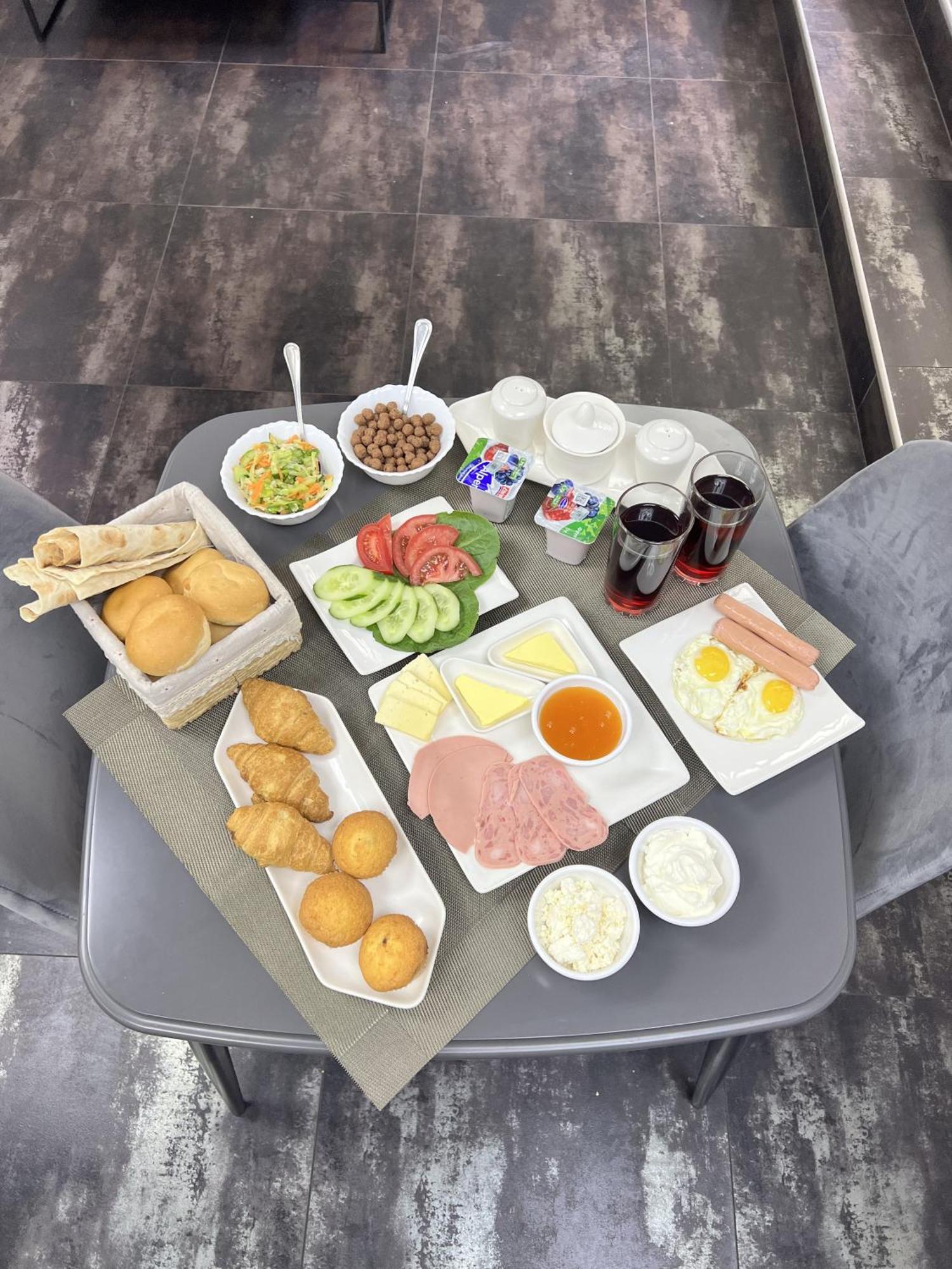 Mashtots Hotel เยเรวาน ภายนอก รูปภาพ